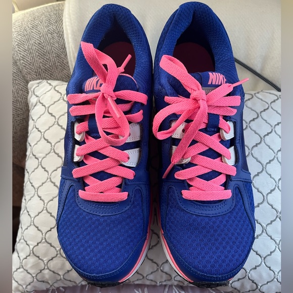 Women’s Nike sneakers - Picture 3 of 3